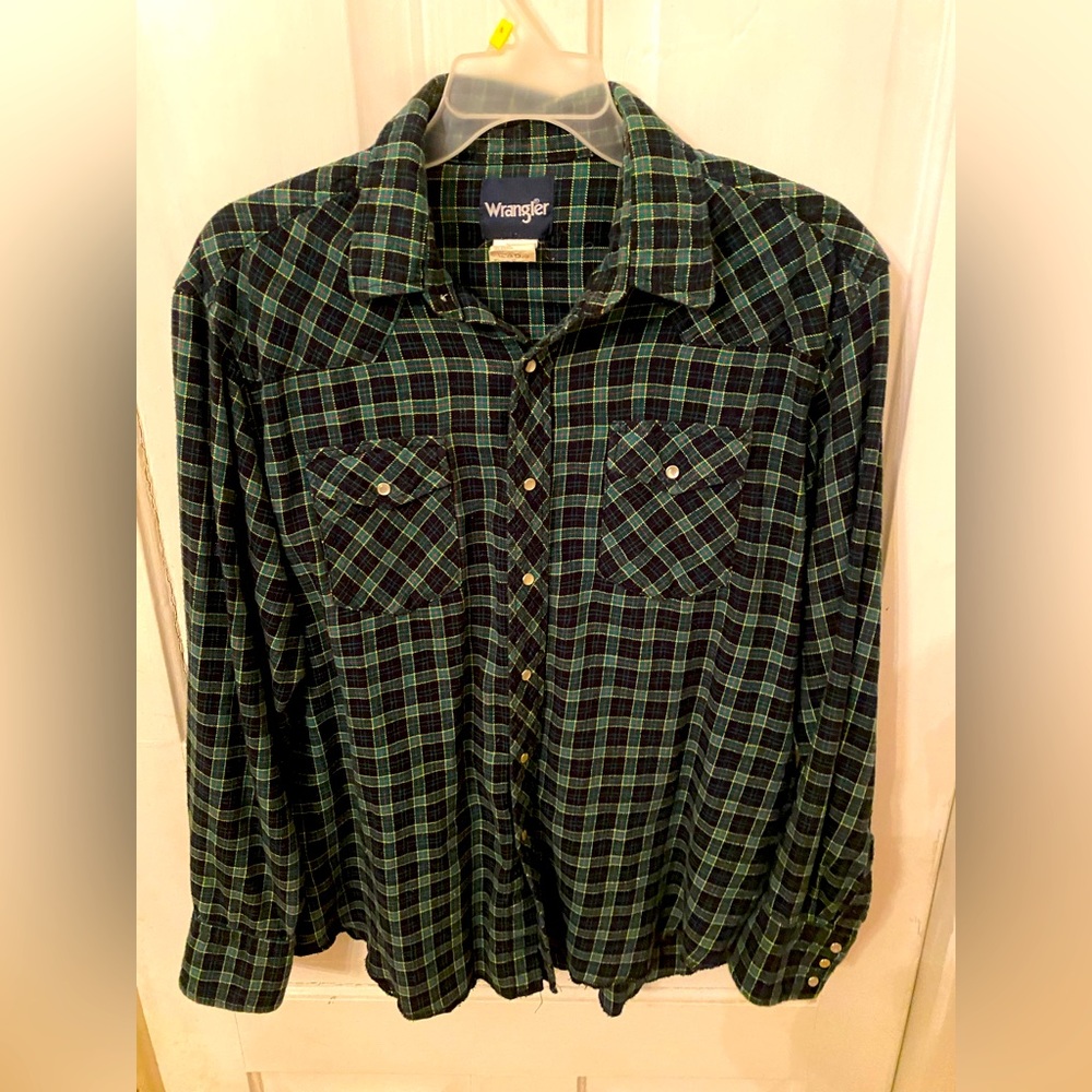 Men’s plaid flannel Wrangler shirt